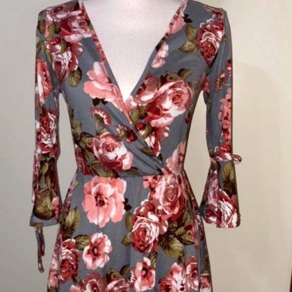 Rhapsody Dresses & Skirts - Rhapsody gray and pink floral wrap dress Large
